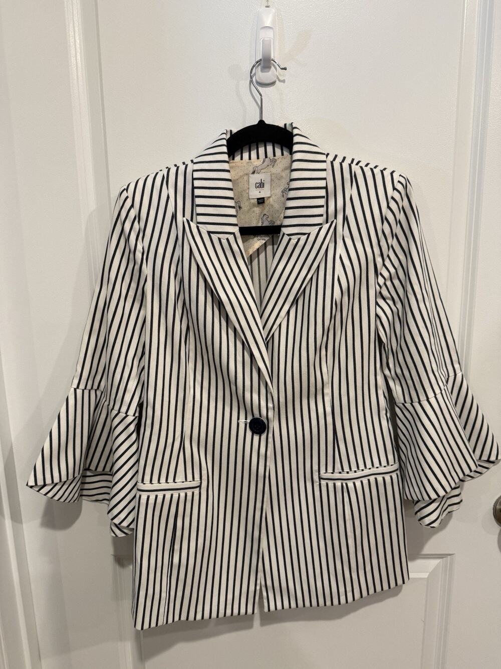 Cabi Blazer Striped Sz 4 Business Casual White Blue Nautical Coastal Bell Sleeve